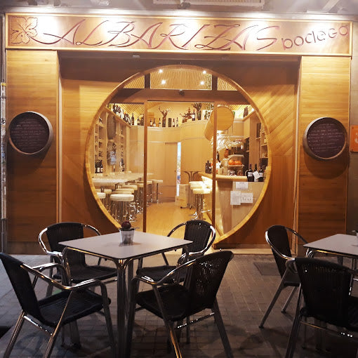 Private Valencia Local Breakfast, Tapas & Wine Tasting, Food Market & Attractions