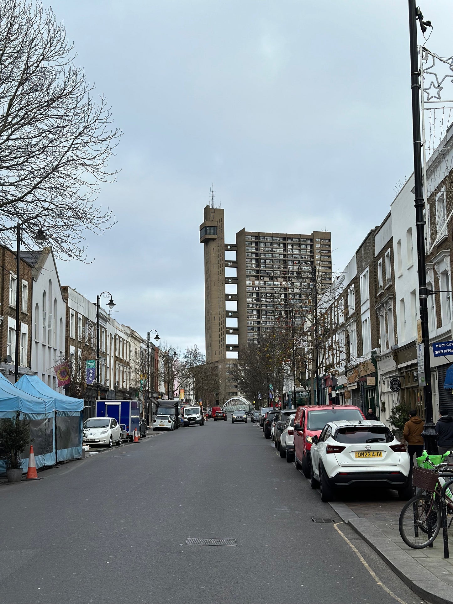 Private 'Cool London' Tour Excursion. Notting Hill, South Bank, Breakfast, Boutiques & Pub Lunch